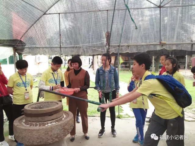 【圍觀】福建小記者走進(jìn)農(nóng)場體驗(yàn)農(nóng)耕樂趣