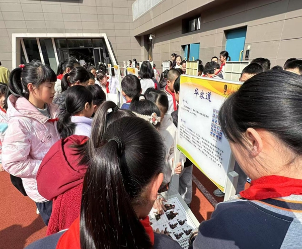 福州科技館科普大篷車走進(jìn)閩江師范高等專科學(xué)校附屬實驗小學(xué)