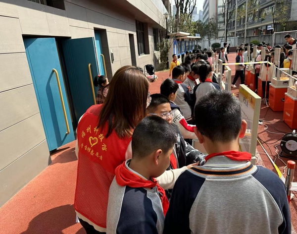福州科技館科普大篷車走進(jìn)閩江師范高等專科學(xué)校附屬實驗小學(xué)