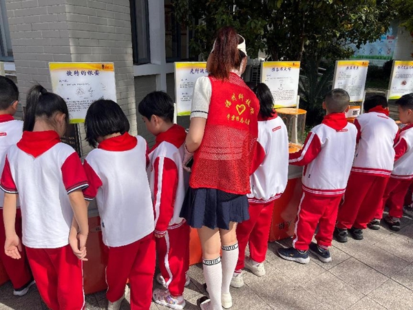 打開車門就是課堂！科普車帶你“沉浸式”玩轉科學——福州科技館科普大篷車走進福州市新店中心小學