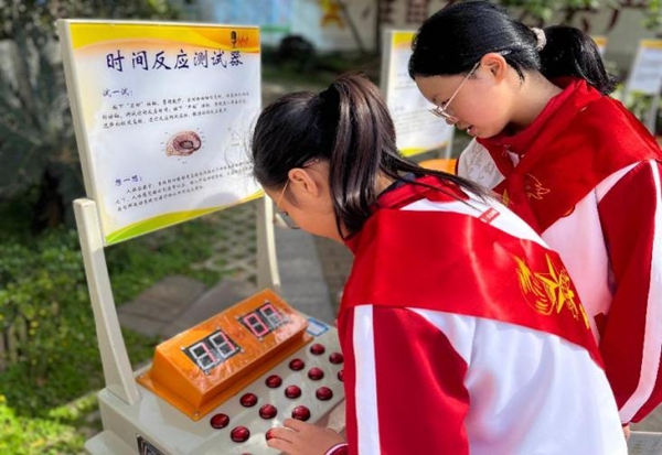 打開車門就是課堂！科普車帶你“沉浸式”玩轉科學——福州科技館科普大篷車走進福州市新店中心小學