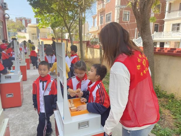 探索科學奇妙，助力青少年科創——福州科技館科普大篷車走進福清市東瀚蓮峰小學
