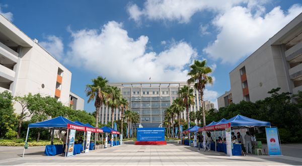 福州科技館科普大篷車開(kāi)進(jìn)平潭師大附中——全國(guó)科普月主場(chǎng)活動(dòng)啟動(dòng)，點(diǎn)燃校園科學(xué)熱情