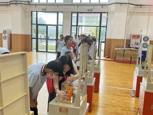 “星夢啟航，玩轉科學”——福清特殊教育學校科普車活動圓滿舉行