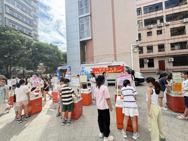 “智享長樂科普月，解鎖科學(xué)新答案”——長樂區(qū)洞江小學(xué)迎來奇妙科普之旅