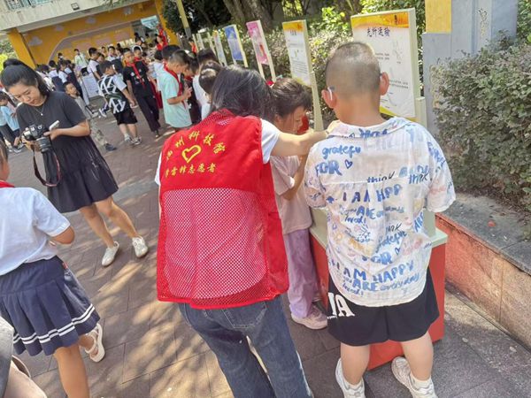 “科學巴士進校園，探索奇妙科學課”——福建開放大學附屬中學相約奇妙科學之旅