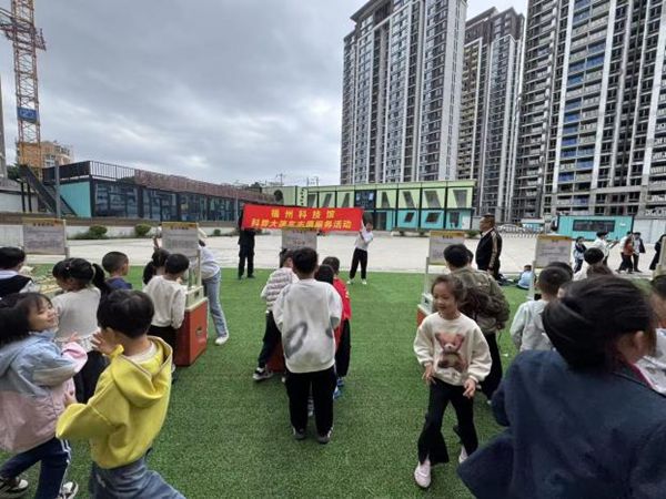“玩轉(zhuǎn)科學(xué),車享快樂”——福州科技館攜手福州市遠洋小學(xué)共赴趣味科學(xué)之約 “玩轉(zhuǎn)科學(xué),車享快樂”——福州科技館攜手福州市遠洋小學(xué)共赴趣味科學(xué)之約