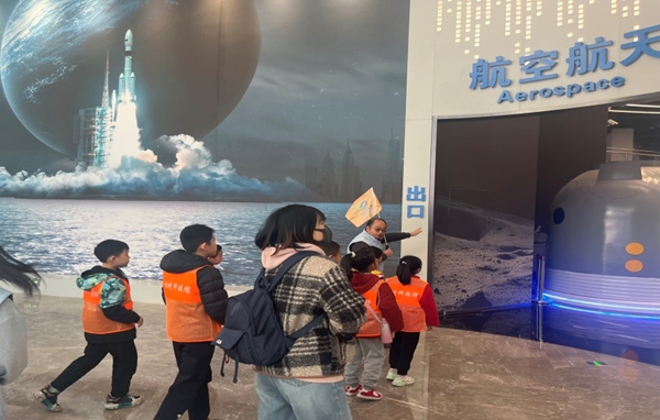 探索航天科技，培育未來人才?。Ｖ菘萍拣^航天主題活動回顧