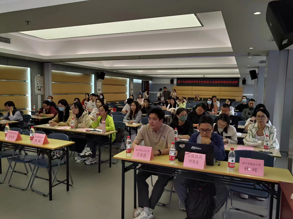 福州科技館舉辦第十九屆福州市青少年機(jī)器人競(jìng)賽指導(dǎo)教師培訓(xùn)班