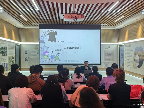 福州市反邪教協(xié)會聯(lián)合多部門開展“巾幗普法八閩行 反邪防詐護(hù)家寧”主題宣傳活動