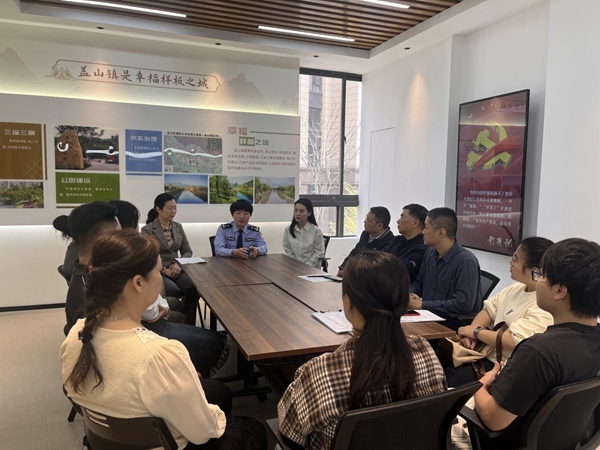 福州市反邪教協(xié)會聯(lián)合多部門開展“巾幗普法八閩行 反邪防詐護(hù)家寧”主題宣傳活動