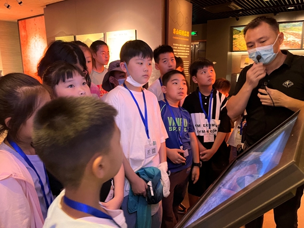 福州科技館壽山石分館開展戶外徒步研學活動