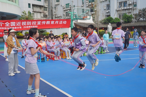 “目”浴陽光 預(yù)防近視——這場趣味運動會快樂又護眼