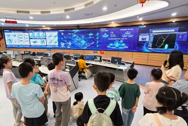 “走進氣象臺 探索風雨真相”閩都科普研學行圓滿收官 “走進氣象臺 探索風雨真相”閩都科普研學行圓滿收官