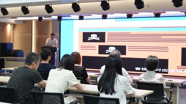 “以練筑防 護航平安”——福州科技館開展2025年防恐應急綜合演練