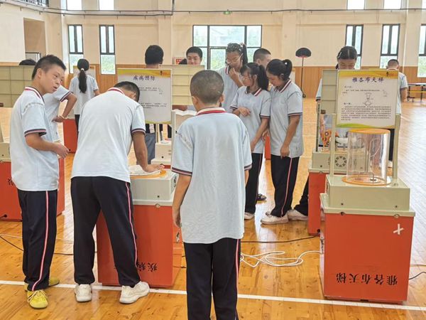 “星夢啟航，玩轉(zhuǎn)科學(xué)”——福清特殊教育學(xué)校科普車活動圓滿舉行