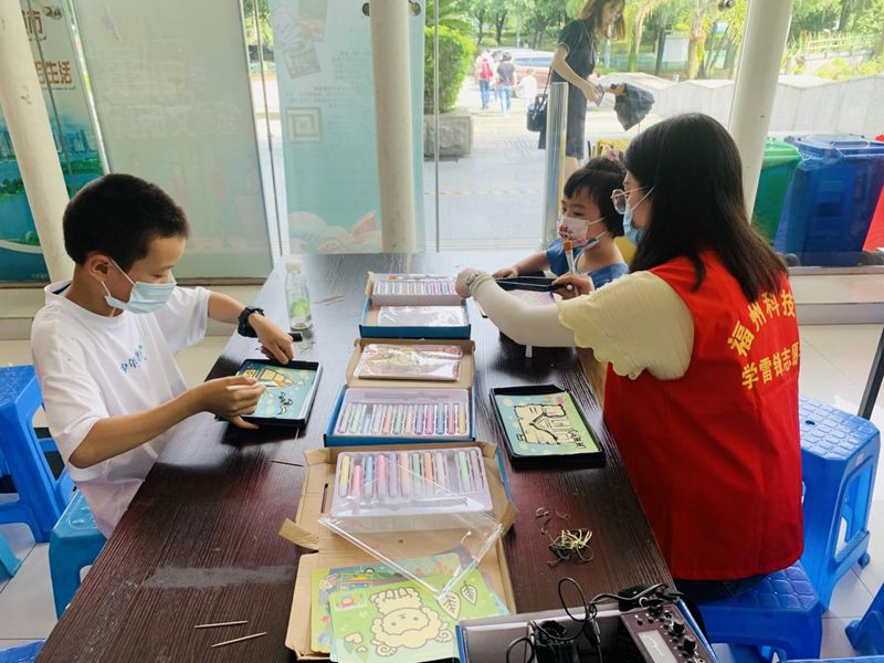 福州科技館舉辦“愛在筆下 感恩有我”母親節活動
