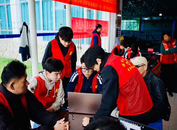 福州科技館開展學雷鋒暨“文明實踐我是行動者”——家電維修志愿服務行動