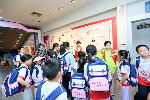 “筑夢未來”大型科普活動暨福州科技館“玩轉科學?手工作坊”第三期活動舉辦