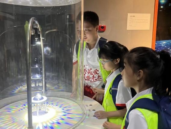 “筑夢未來”大型科普活動暨福州科技館“玩轉科學?手工作坊”第三期活動舉辦