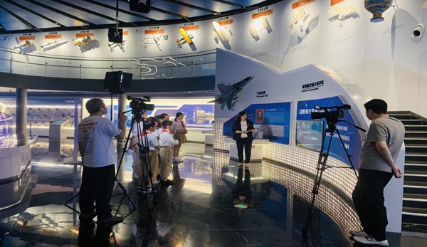 館校共育·科技館里的大思政課 館校共育·科技館里的大思政課