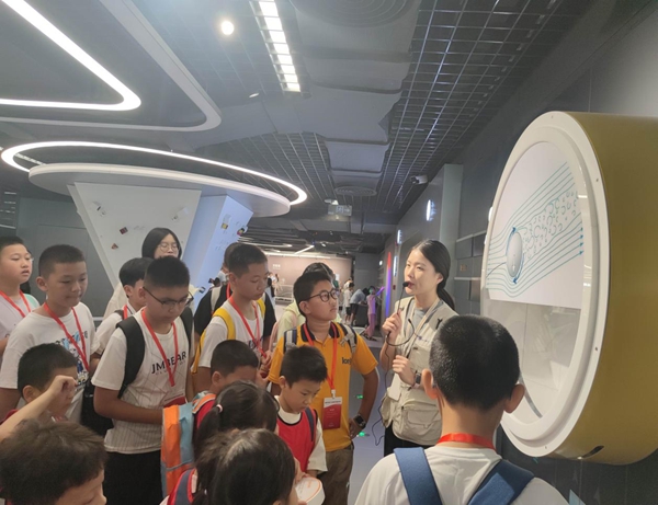 福州市青少年創(chuàng)新學(xué)院首屆夏令營(yíng)在福州科技館舉辦