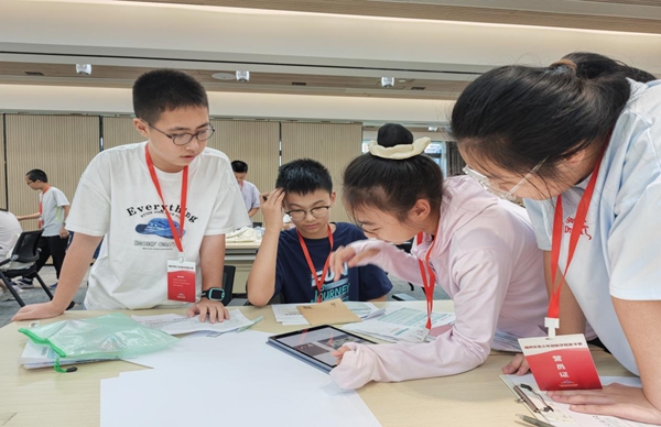 福州市青少年創(chuàng)新學(xué)院首屆夏令營(yíng)在福州科技館舉辦
